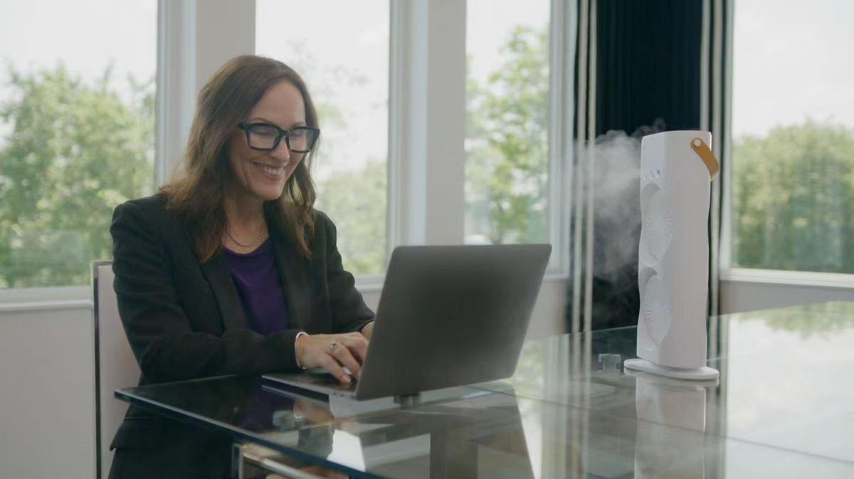 USB dual-head humidifier fan on office desk setup